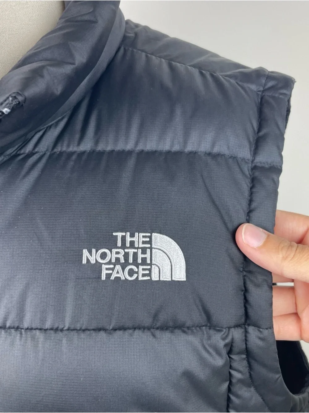 The North Face Black 550 Puffer Full Zip Vest Men Medium Waterfowl Feathers Down